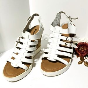 Qupid Happa Women's Wedge Platform Heels White Sandals, Size 9.0 NWOT